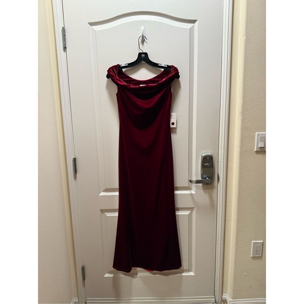NIA the Brand Off the shoulder Velvet  maxi dress in Burgundy Red  size S NWT - Picture 4 of 7